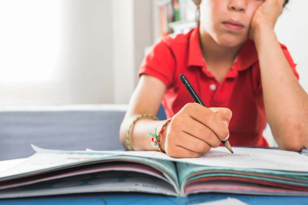 2025 : Vers Plus de Devoirs Hors Classe pour les Élèves - Débat Ouvert !