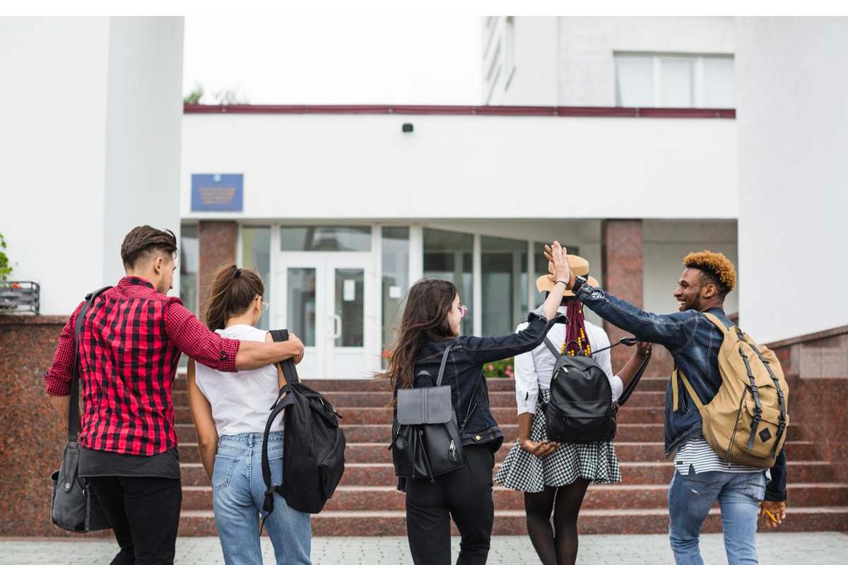 Test de QI et frais élevés pour intégrer cette école où le bac s’obtient à 14 ans !